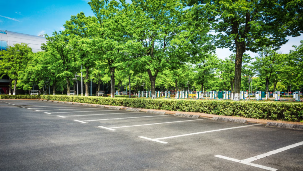 ample parking studio apartments in Magarpatta